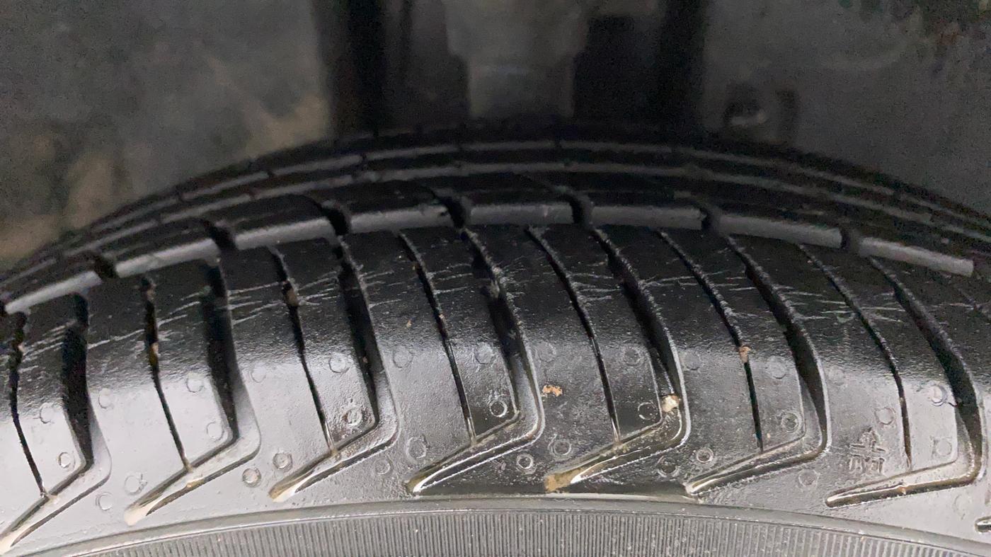 2017 Datsun Redi Go T (O), Petrol, Manual, 18,759 km, Right Front Tyre Tread