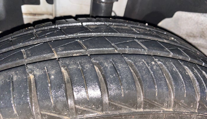 2022 Renault Kwid RXT 1.0 AMT, Petrol, Automatic, 24,688 km, Left Front Tyre Tread