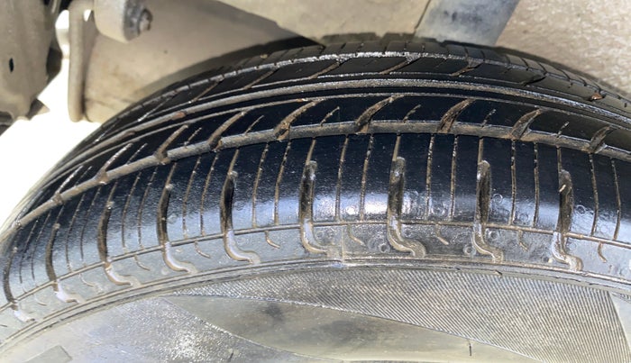 2015 Maruti Celerio LXI, Petrol, Manual, 54,444 km, Right Rear Tyre Tread
