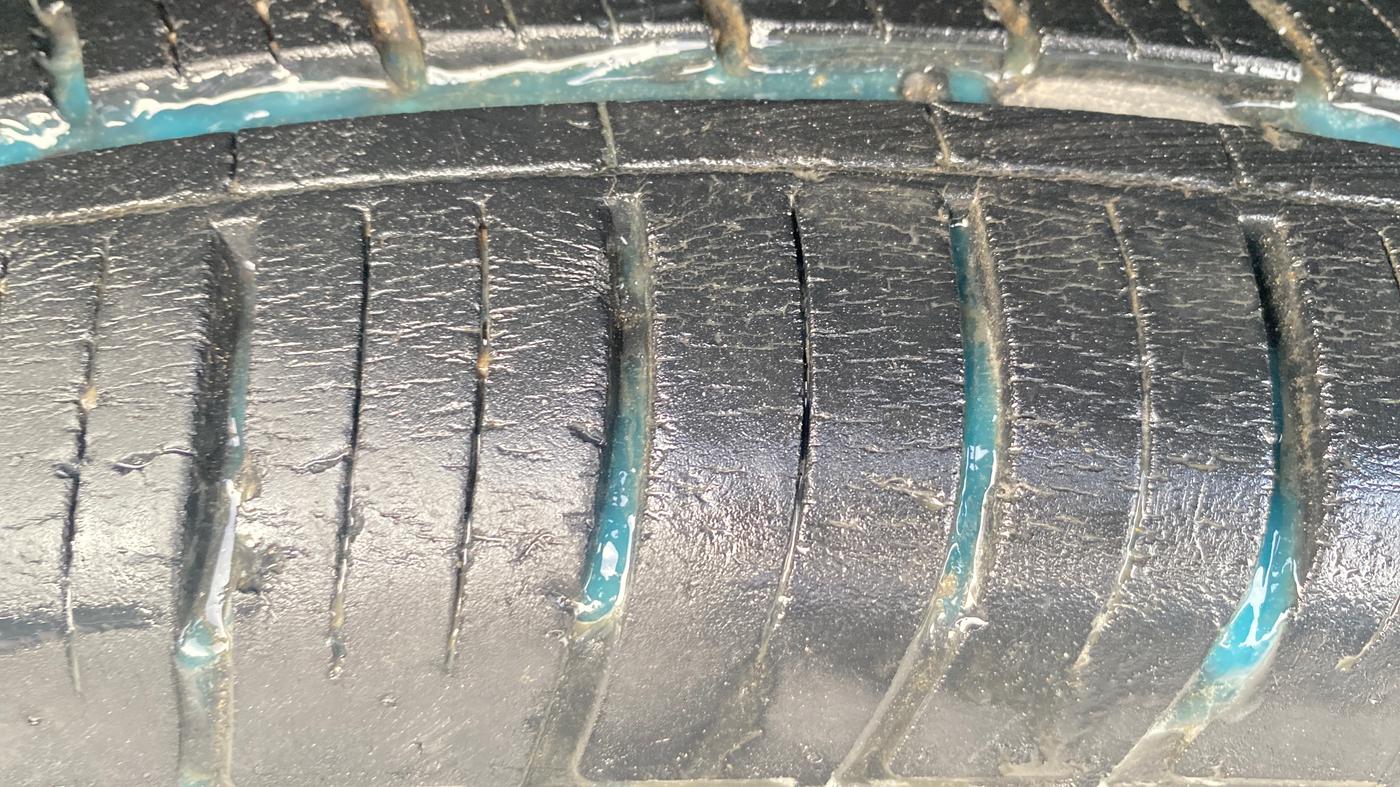 2018 Mahindra XUV500 W11 AT, Diesel, Automatic, 1,07,471 km, Left Rear Tyre Tread