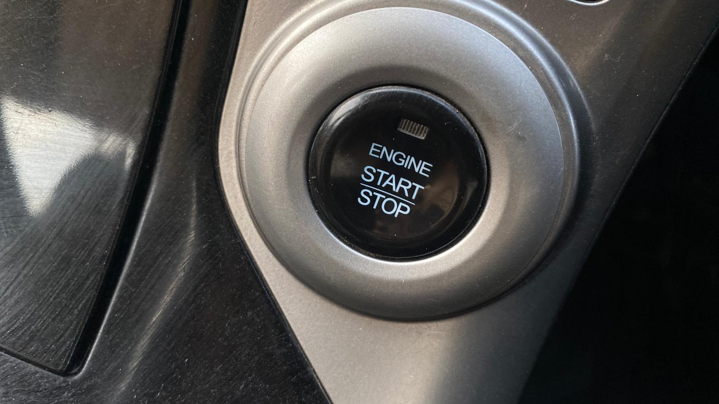 2018 Mahindra XUV500 W11 AT, Diesel, Automatic, 1,07,471 km, Keyless Start/ Stop Button