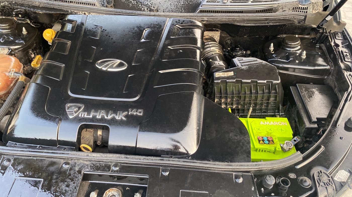 2018 Mahindra XUV500 W11 AT, Diesel, Automatic, 1,07,471 km, Engine View - Left