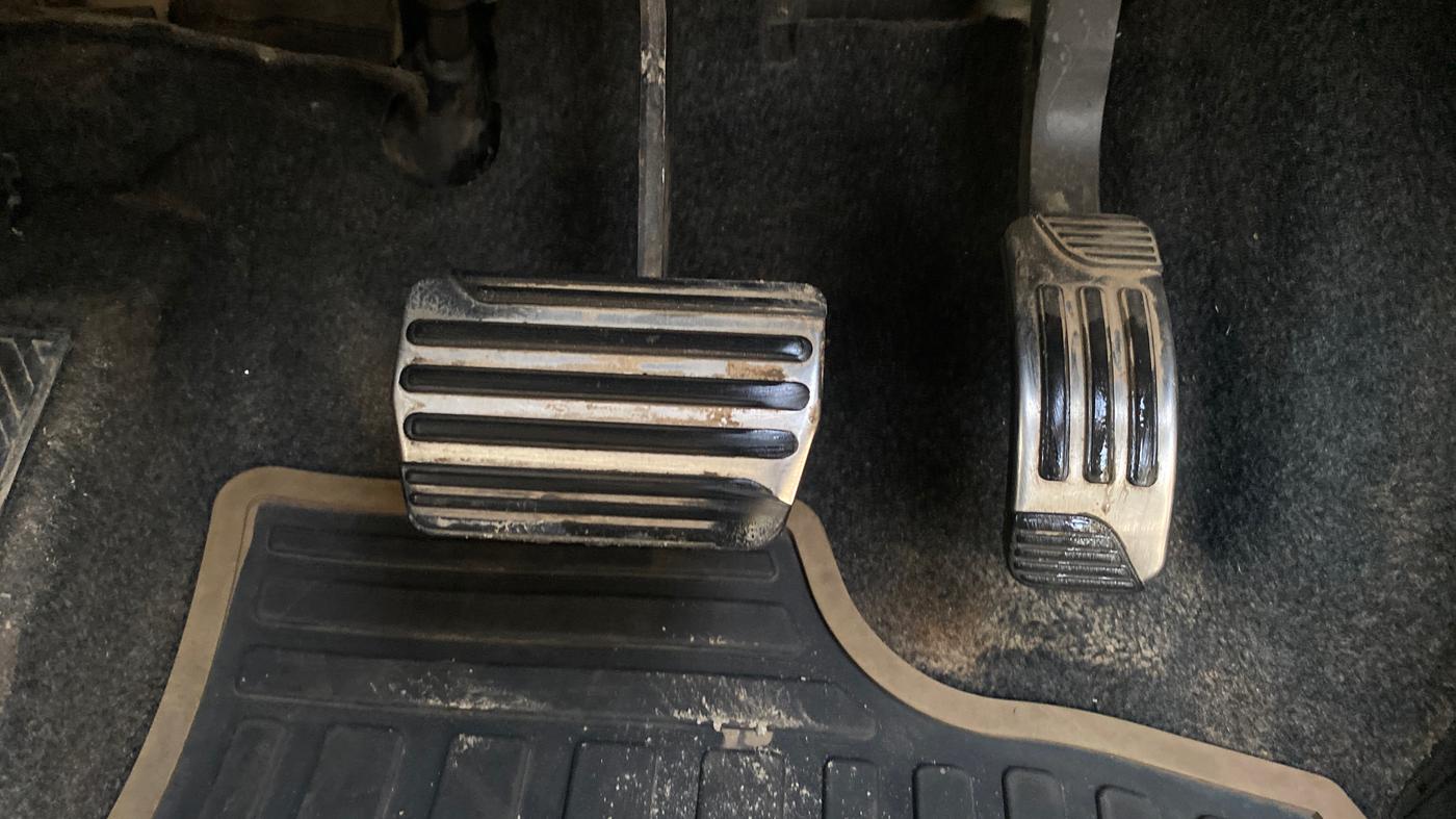 2018 Mahindra XUV500 W11 AT, Diesel, Automatic, 1,07,471 km, Pedals