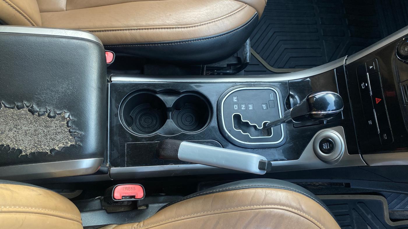 2018 Mahindra XUV500 W11 AT, Diesel, Automatic, 1,07,471 km, Gear Lever