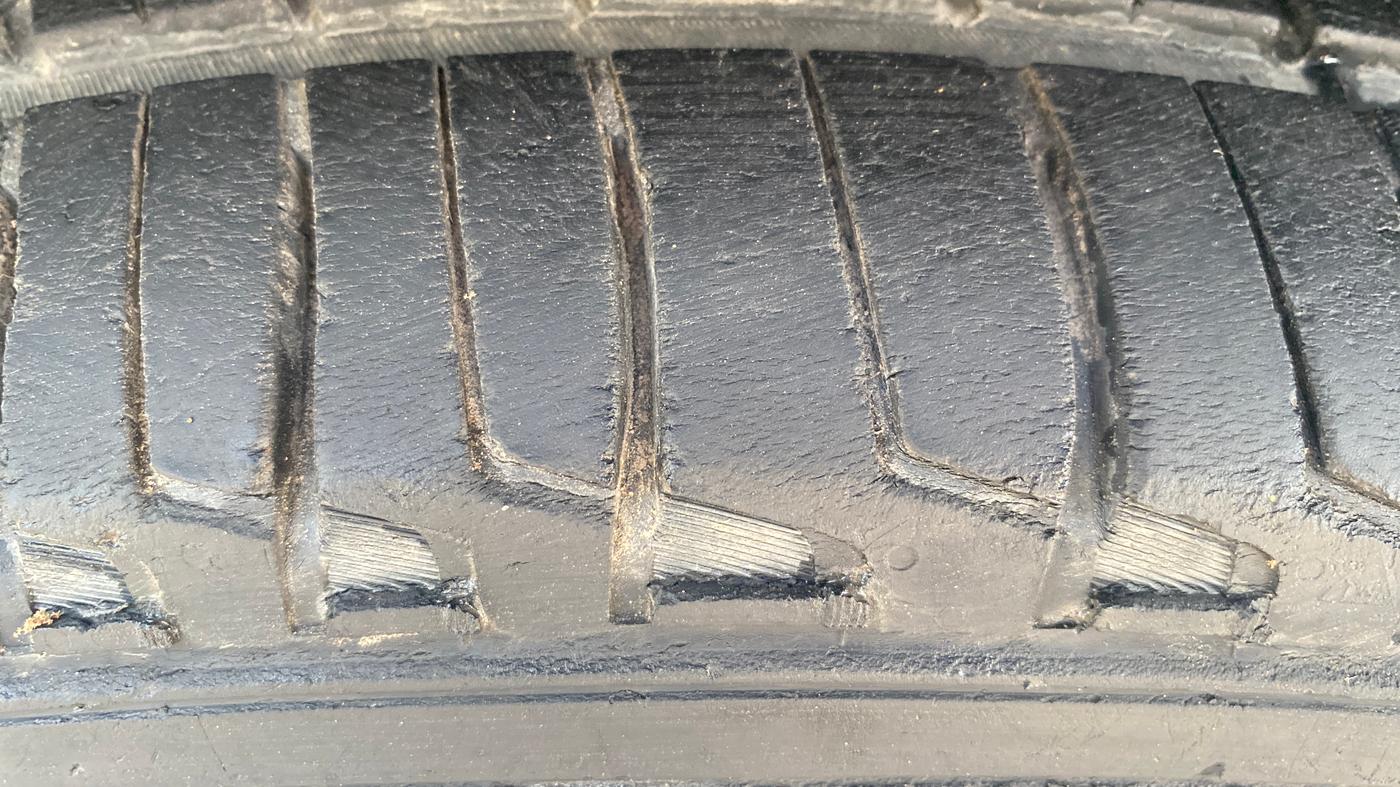 2018 Mahindra XUV500 W11 AT, Diesel, Automatic, 1,07,471 km, Right Rear Tyre Tread