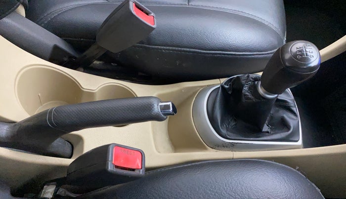 2012 Hyundai Verna FLUIDIC 1.6 CRDI SX, Diesel, Manual, 99,867 km, Gear Lever