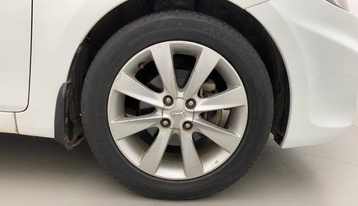 2012 Hyundai Verna FLUIDIC 1.6 CRDI SX, Diesel, Manual, 99,867 km, Right Front Wheel