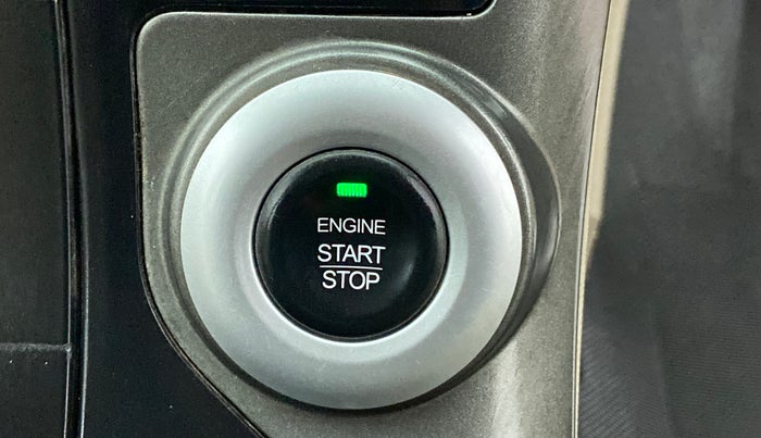 2017 Mahindra XUV500 W8 FWD, Diesel, Manual, 28,339 km, Keyless Start/ Stop Button