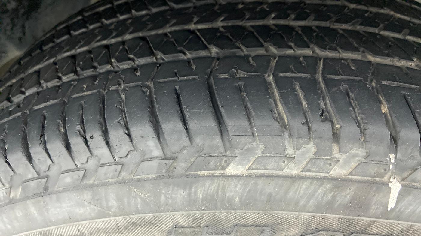 2017 Mahindra XUV500 W8 FWD, Diesel, Manual, 28,339 km, Right Front Tyre Tread