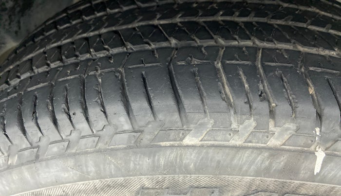 2017 Mahindra XUV500 W8 FWD, Diesel, Manual, 28,339 km, Right Front Tyre Tread