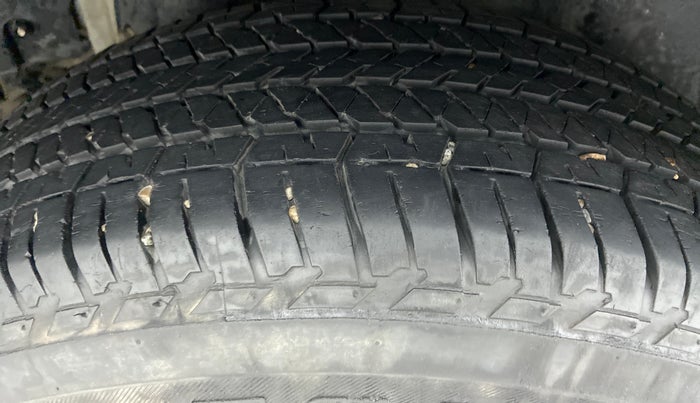 2017 Mahindra XUV500 W8 FWD, Diesel, Manual, 28,339 km, Right Rear Tyre Tread