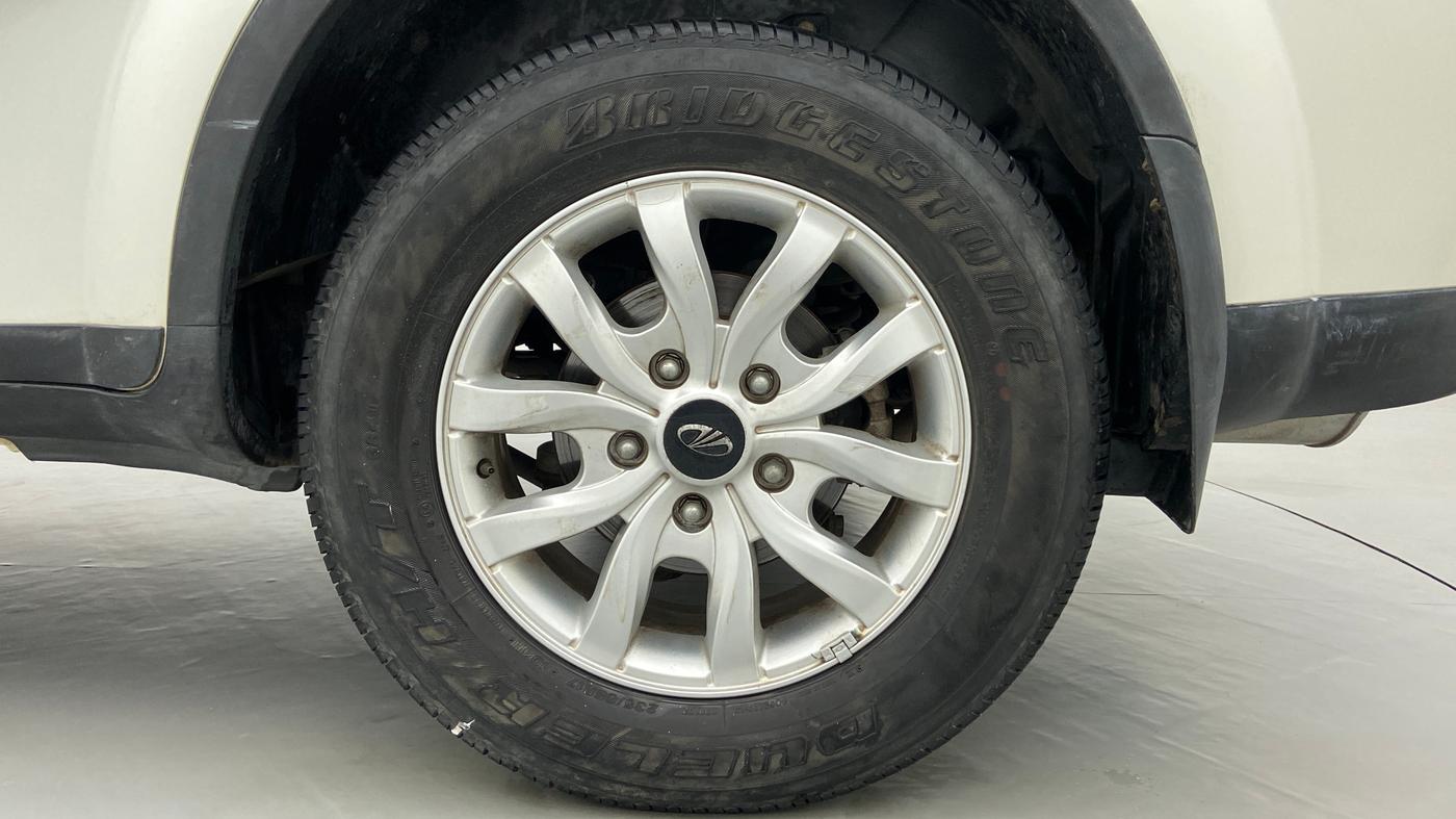 2017 Mahindra XUV500 W8 FWD, Diesel, Manual, 28,339 km, Left Rear Wheel