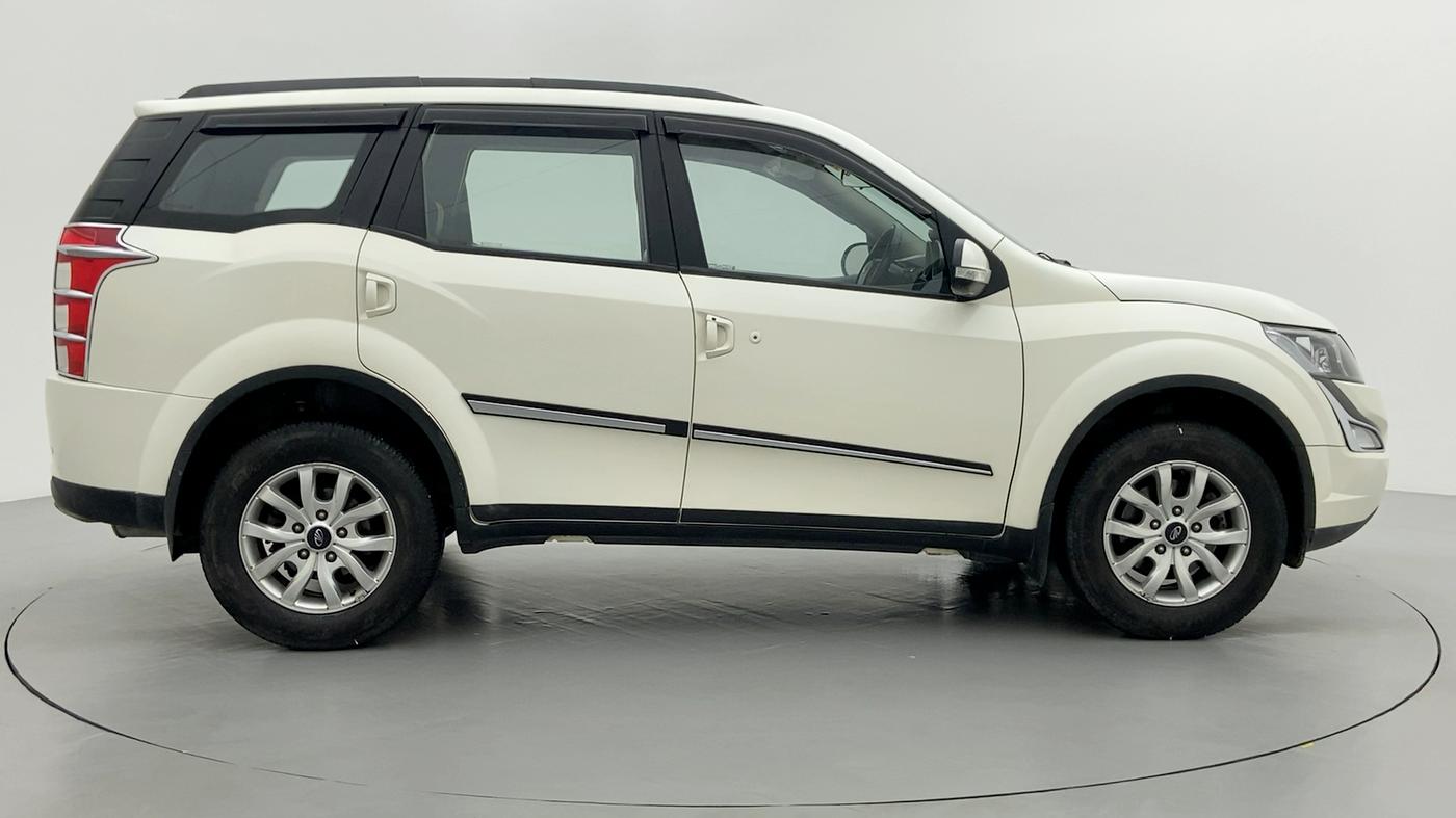 2017 Mahindra XUV500 W8 FWD, Diesel, Manual, 28,339 km, Right Side View