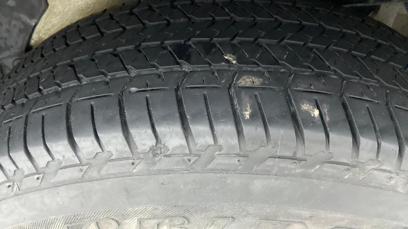 2017 Mahindra XUV500 W8 FWD, Diesel, Manual, 28,339 km, Left Rear Tyre Tread