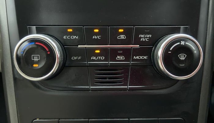 2017 Mahindra XUV500 W8 FWD, Diesel, Manual, 28,339 km, Automatic Climate Control