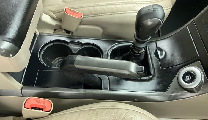 2017 Mahindra XUV500 W8 FWD, Diesel, Manual, 28,339 km, Gear Lever