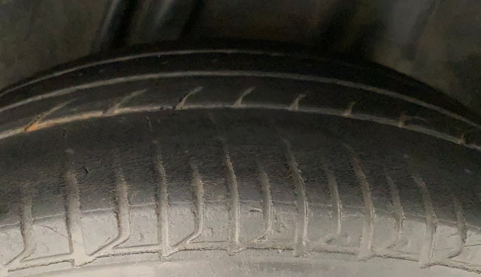 2011 Honda City 1.5L I-VTEC S MT, Petrol, Manual, 1,04,753 km, Left Rear Tyre Tread