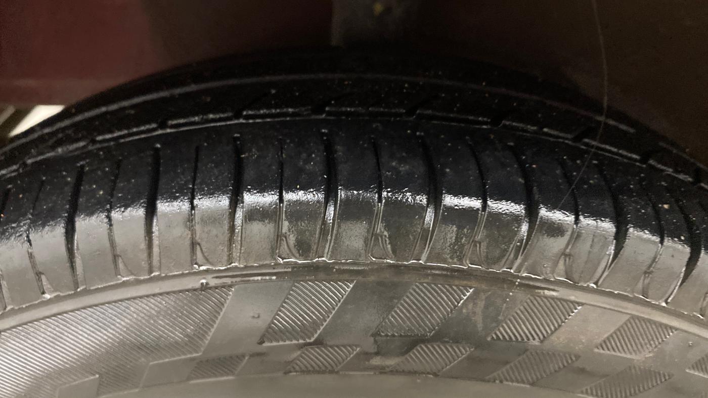 2016 Hyundai Eon ERA +, Petrol, Manual, 90,129 km, Left Front Tyre Tread