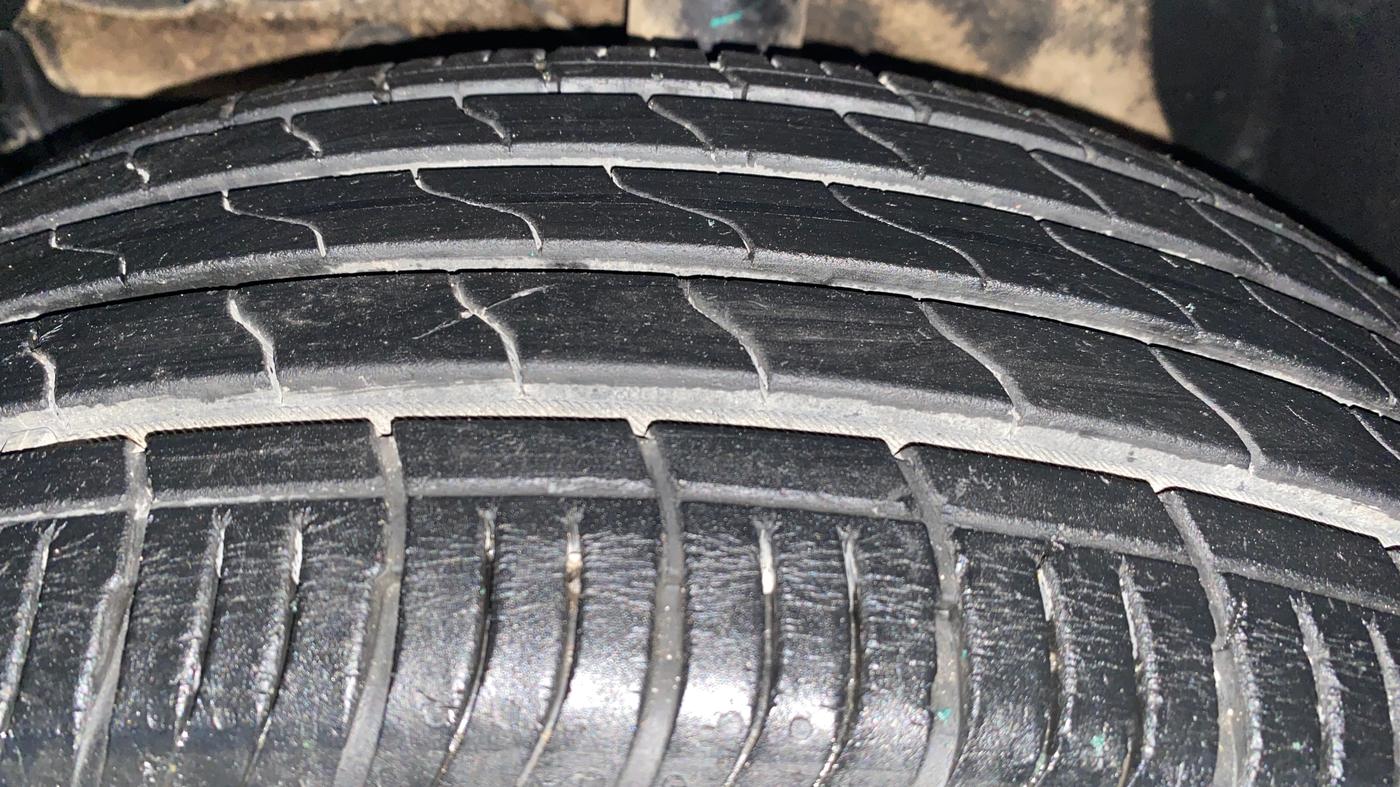2023 Maruti BREZZA ZXI + SMART HYBRID, Petrol, Manual, 14,576 km, Left Front Tyre Tread