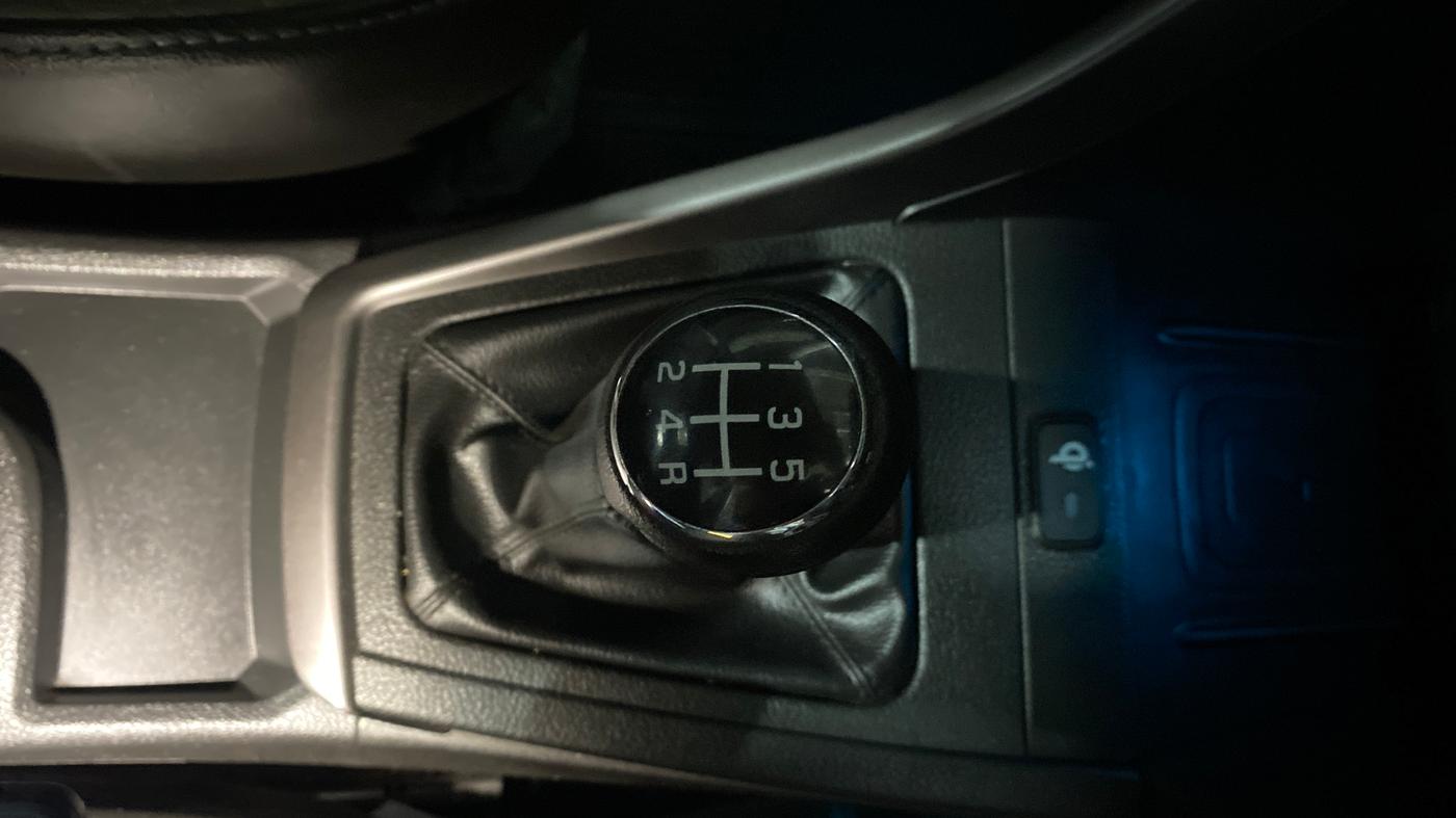 2023 Maruti BREZZA ZXI + SMART HYBRID, Petrol, Manual, 14,576 km, Gear Lever