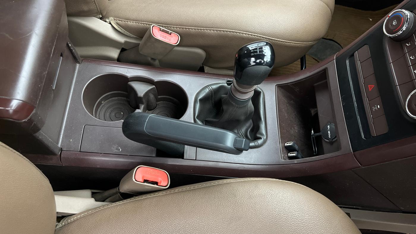 2014 Mahindra XUV500 W4, Diesel, Manual, 58,285 km, Gear Lever