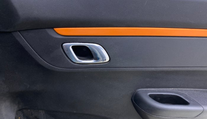 2022 Renault Kwid CLIMBER 1.0 (O), Petrol, Manual, 56,919 km, Driver Side Door Panels Control