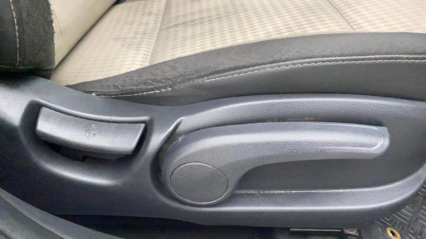 2019 Hyundai Elite i20 SPORTZ PLUS  1.2 CVT, Petrol, Automatic, 87,719 km, Driver Side Adjustment Panel