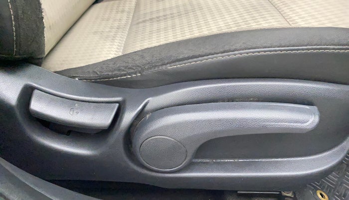 2019 Hyundai Elite i20 SPORTZ PLUS  1.2 CVT, Petrol, Automatic, 87,719 km, Driver Side Adjustment Panel