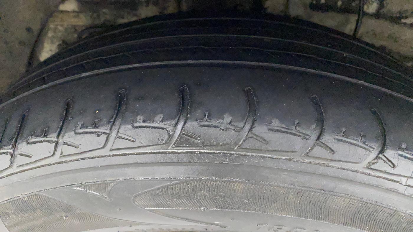 2019 Hyundai Elite i20 SPORTZ PLUS  1.2 CVT, Petrol, Automatic, 87,719 km, Right Rear Tyre Tread