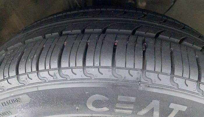 2019 Hyundai Elite i20 SPORTZ PLUS  1.2 CVT, Petrol, Automatic, 87,719 km, Right Front Tyre Tread