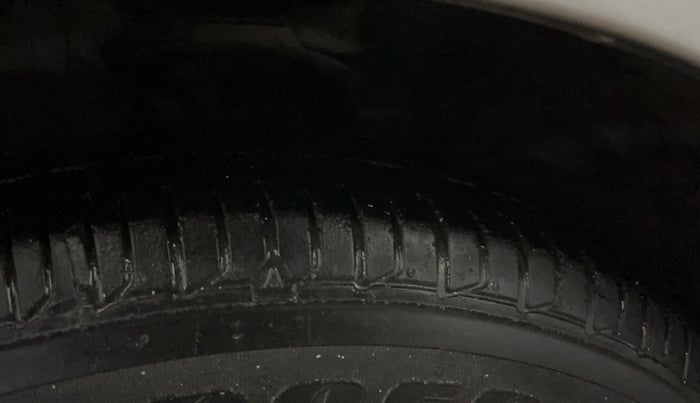 2014 Hyundai i10 SPORTZ 1.1, Petrol, Manual, 42,523 km, Left Front Tyre Tread