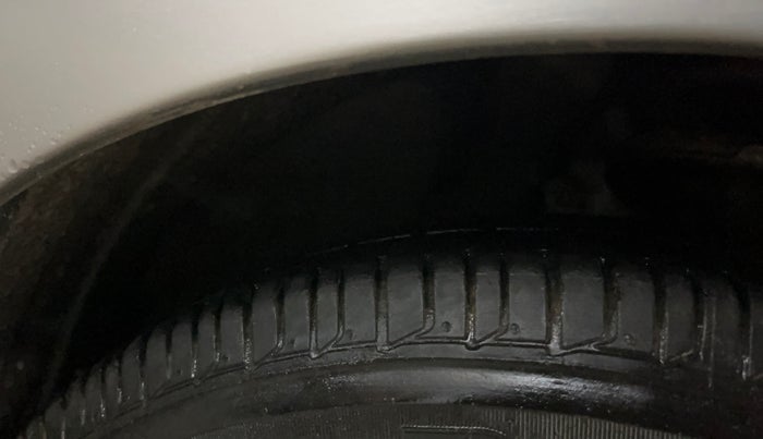 2014 Hyundai i10 SPORTZ 1.1, Petrol, Manual, 42,523 km, Right Front Tyre Tread