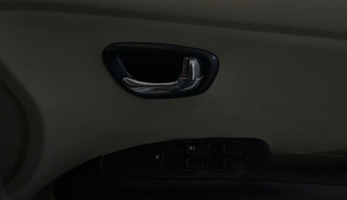 2014 Hyundai i10 SPORTZ 1.1, Petrol, Manual, 42,523 km, Driver Side Door Panels Control