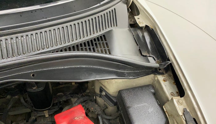 2011 Maruti Swift VXI, Petrol, Manual, 75,485 km, Bonnet (hood) - Cowl vent panel has minor damage