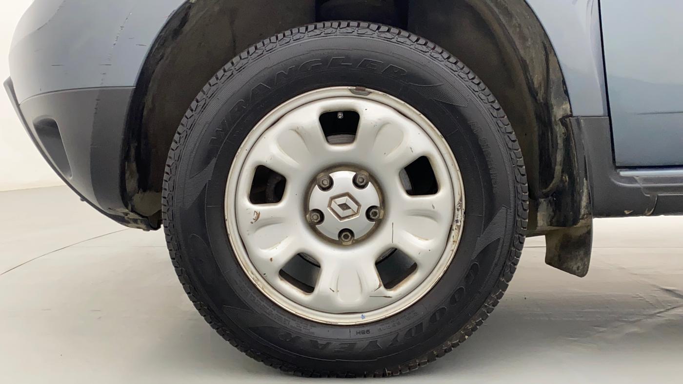 2013 Renault Duster RXL PETROL, Petrol, Manual, 64,747 km, Left Front Wheel