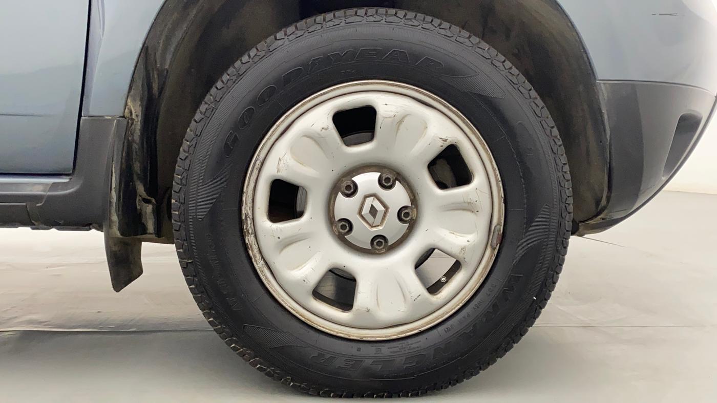 2013 Renault Duster RXL PETROL, Petrol, Manual, 64,747 km, Right Front Wheel
