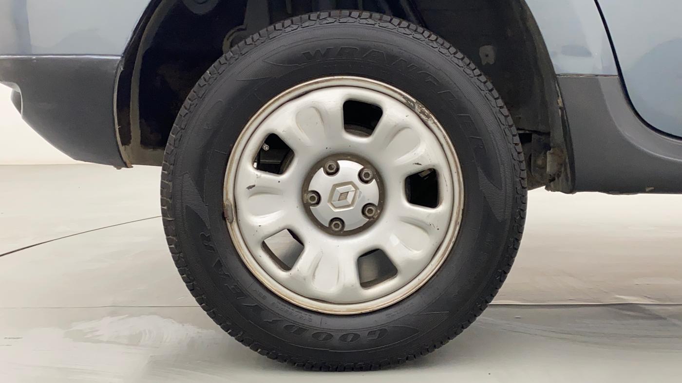2013 Renault Duster RXL PETROL, Petrol, Manual, 64,747 km, Right Rear Wheel
