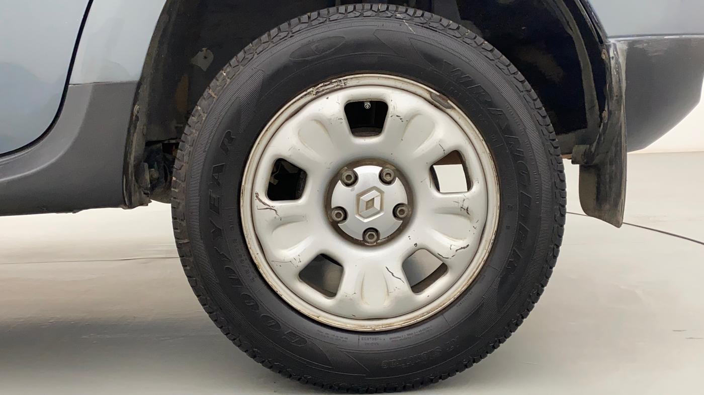 2013 Renault Duster RXL PETROL, Petrol, Manual, 64,747 km, Left Rear Wheel