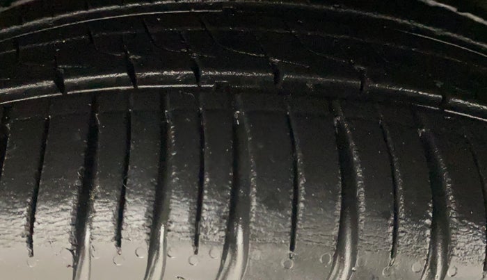 2013 Volkswagen Polo HIGHLINE DIESEL, Diesel, Manual, 67,448 km, Right Front Tyre Tread