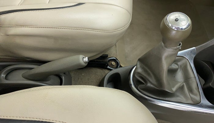 2013 Toyota Etios V SP, Petrol, Manual, 36,336 km, Gear Lever