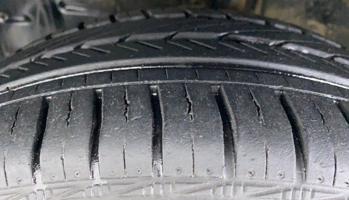 2013 Toyota Etios V SP, Petrol, Manual, 36,336 km, Left Front Tyre Tread