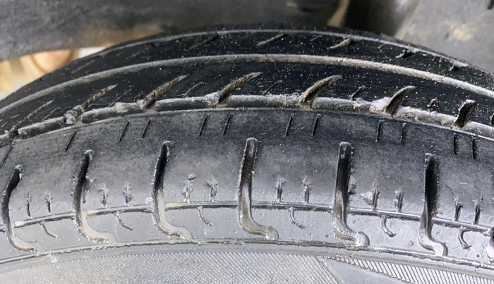 2018 Renault Kwid RXL, CNG, Manual, 49,870 km, Left Rear Tyre Tread