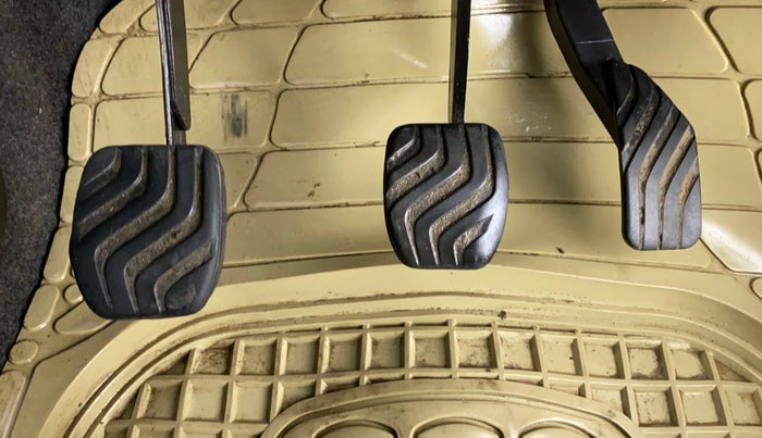 2018 Renault Kwid RXL, CNG, Manual, 49,870 km, Pedals