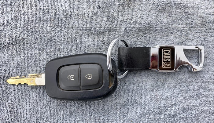 2018 Renault Kwid RXL, CNG, Manual, 49,870 km, Key Close Up