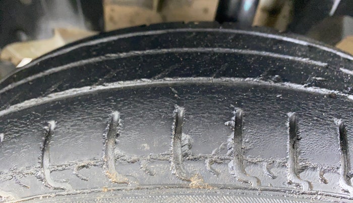 2018 Renault Kwid RXL, CNG, Manual, 49,870 km, Left Front Tyre Tread