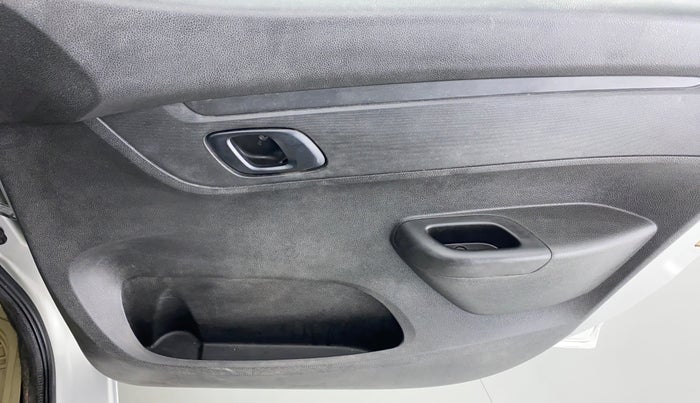 2018 Renault Kwid RXL, CNG, Manual, 49,870 km, Driver Side Door Panels Control