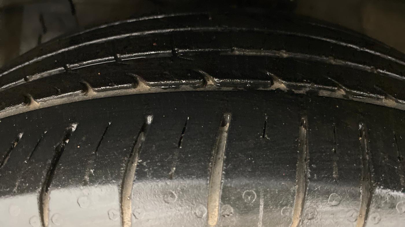 2017 Maruti Ciaz S 1.3 SHVS, Diesel, Manual, 31,634 km, Left Front Tyre Tread