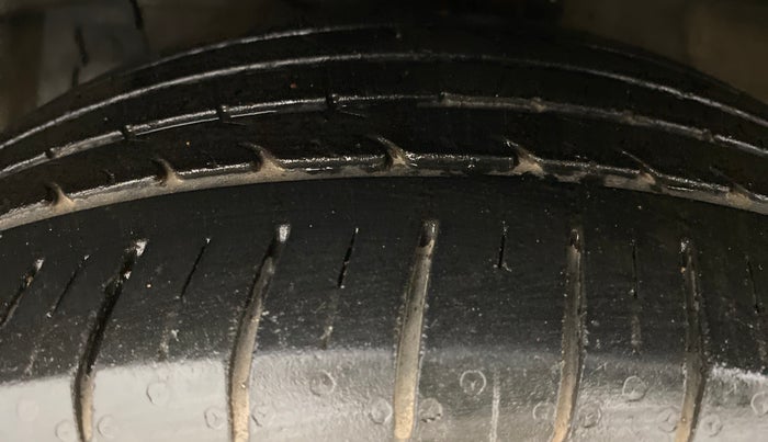 2017 Maruti Ciaz S 1.3 SHVS, Diesel, Manual, 31,634 km, Left Front Tyre Tread