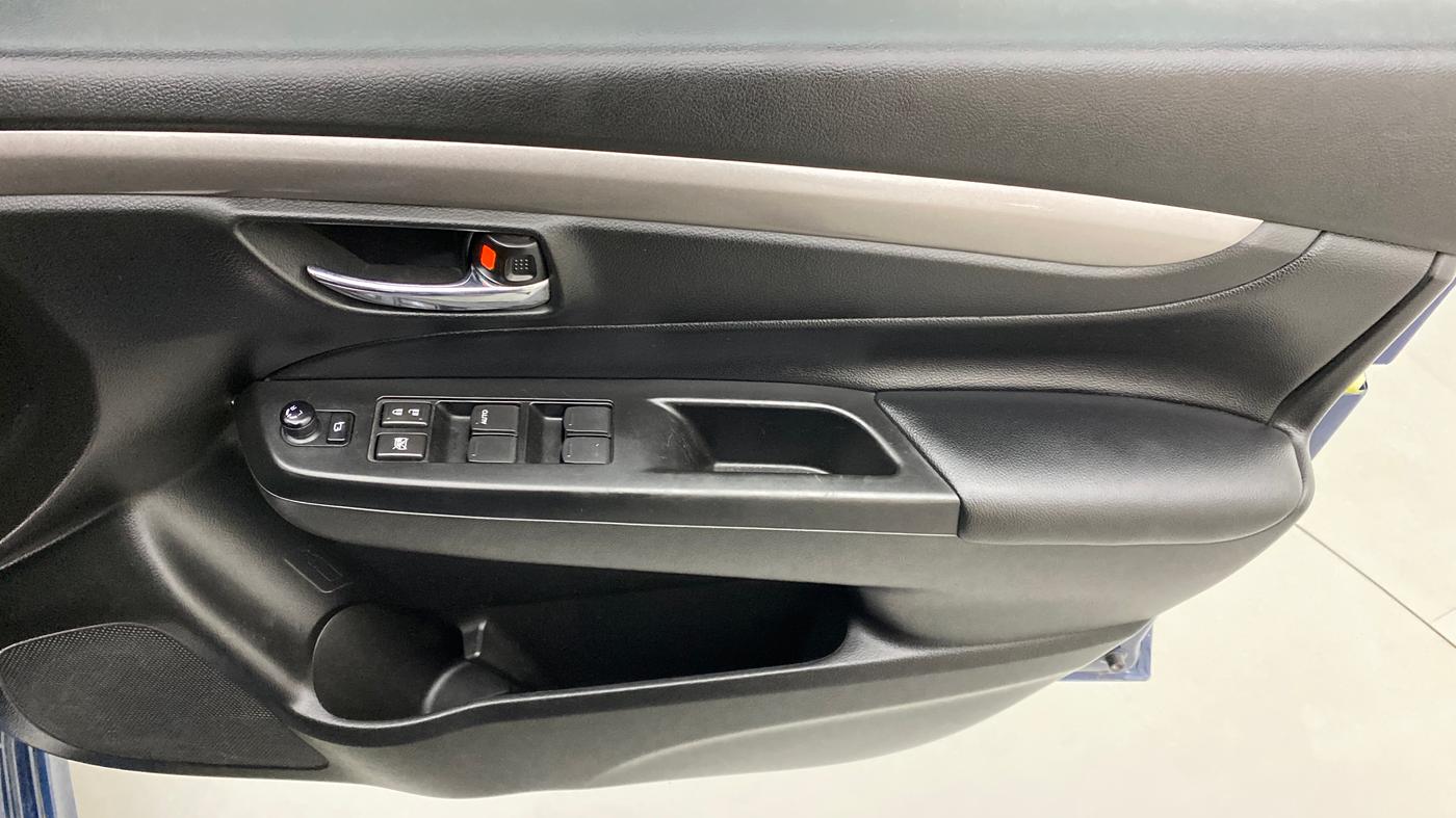 2017 Maruti Ciaz S 1.3 SHVS, Diesel, Manual, 31,634 km, Driver Side Door Panels Control