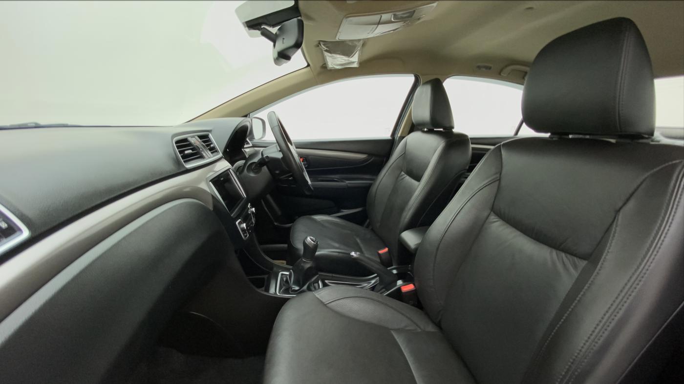 2017 Maruti Ciaz S 1.3 SHVS, Diesel, Manual, 31,634 km, Right Side Front Door Cabin